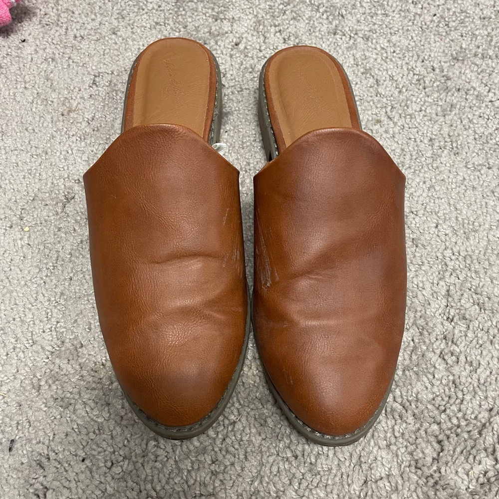 Universal Thread Brown Mules